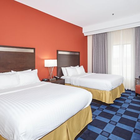 Holiday Inn Express And Suites Columbia University Area By Ihg Bagian luar foto