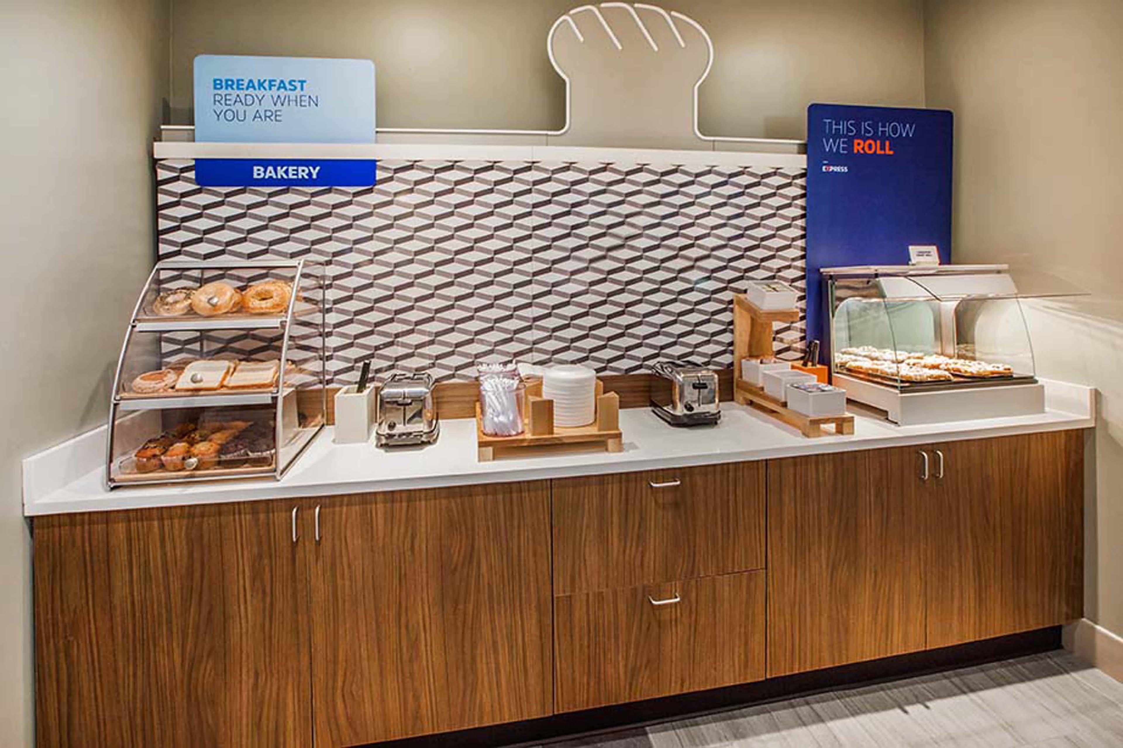 Holiday Inn Express And Suites Columbia University Area By Ihg Bagian luar foto